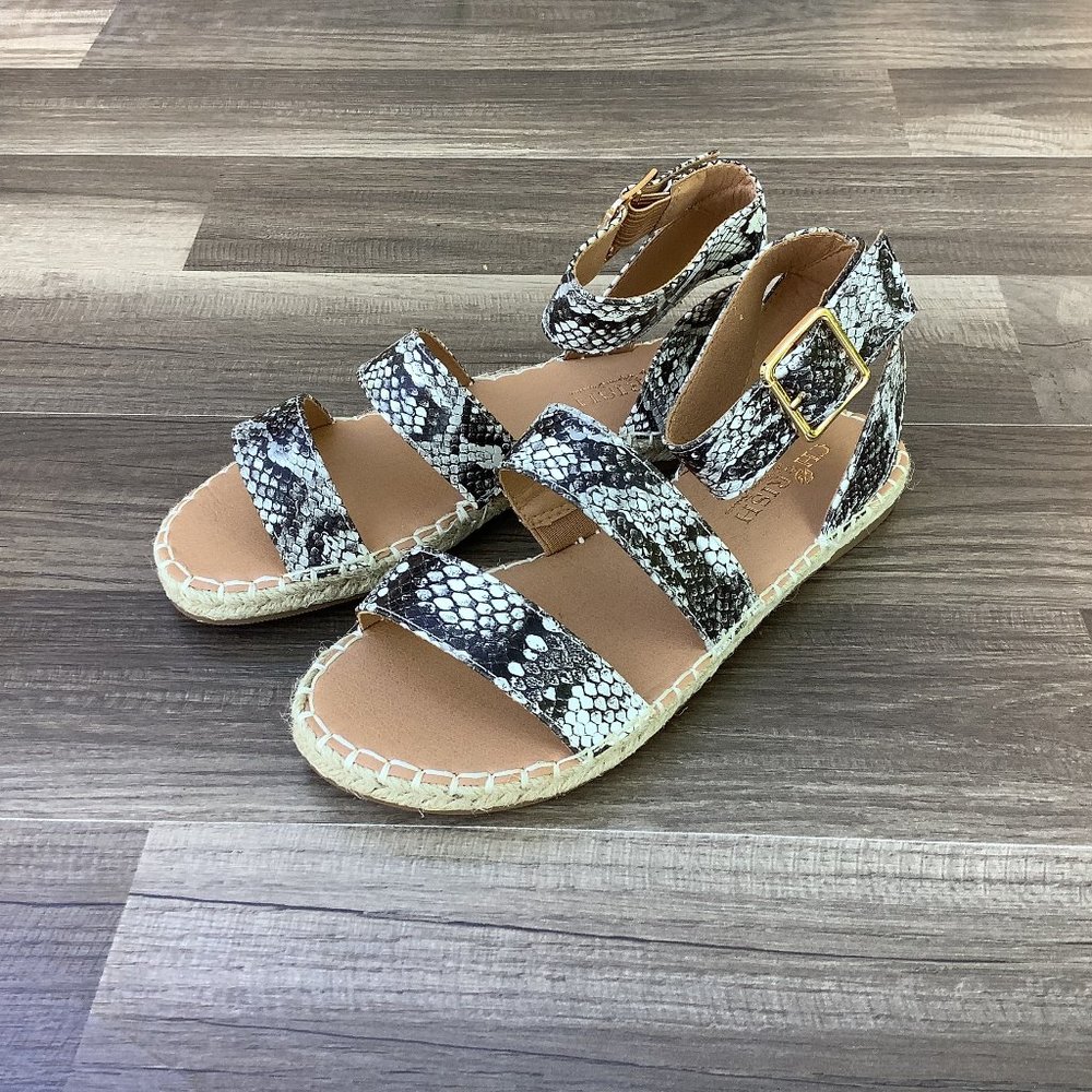 SNAKE SKIN DESIGN CHERISH BRAND BUCKLE SANDALS